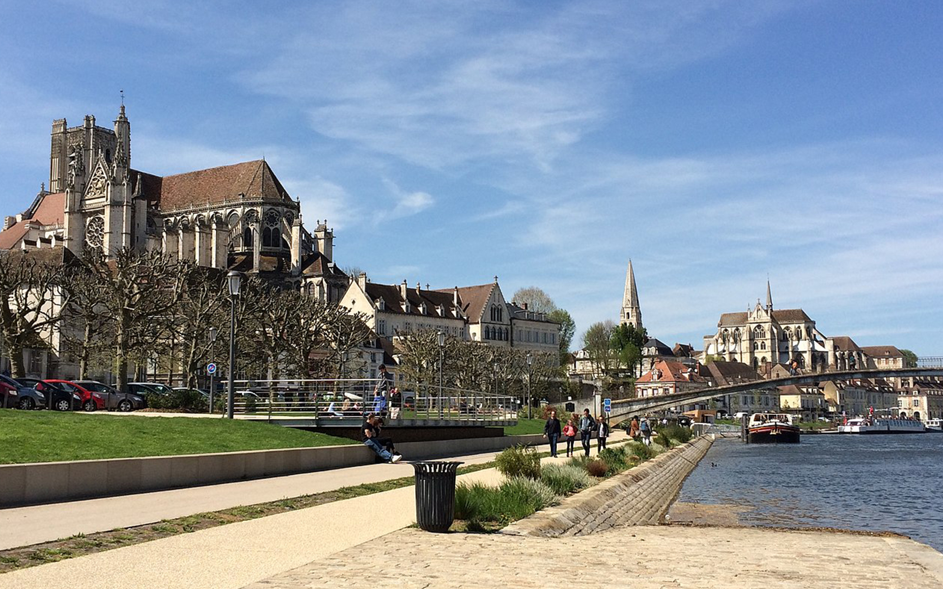 https://www.visionairled.technology/wp-content/uploads/2021/03/panneau-led-auxerre-regie-publicitaire-digital.jpg